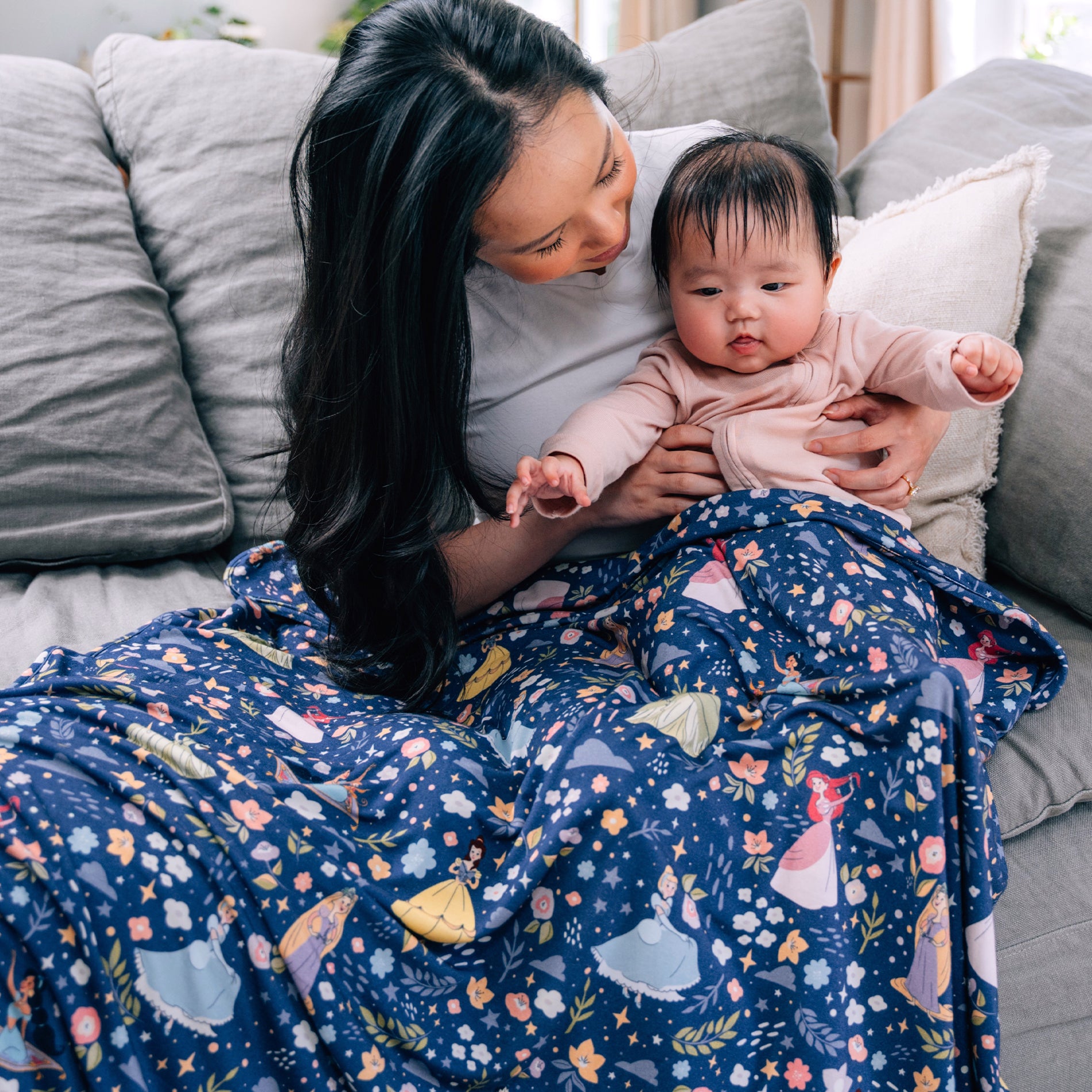 DISNEY PRINCESS SQUAD BLANKET