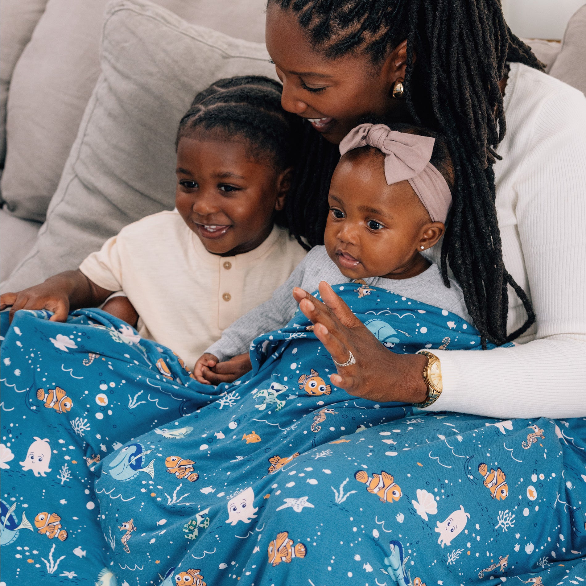 DISNEY AND PIXAR FINDING NEMO OVERSIZED BLANKET