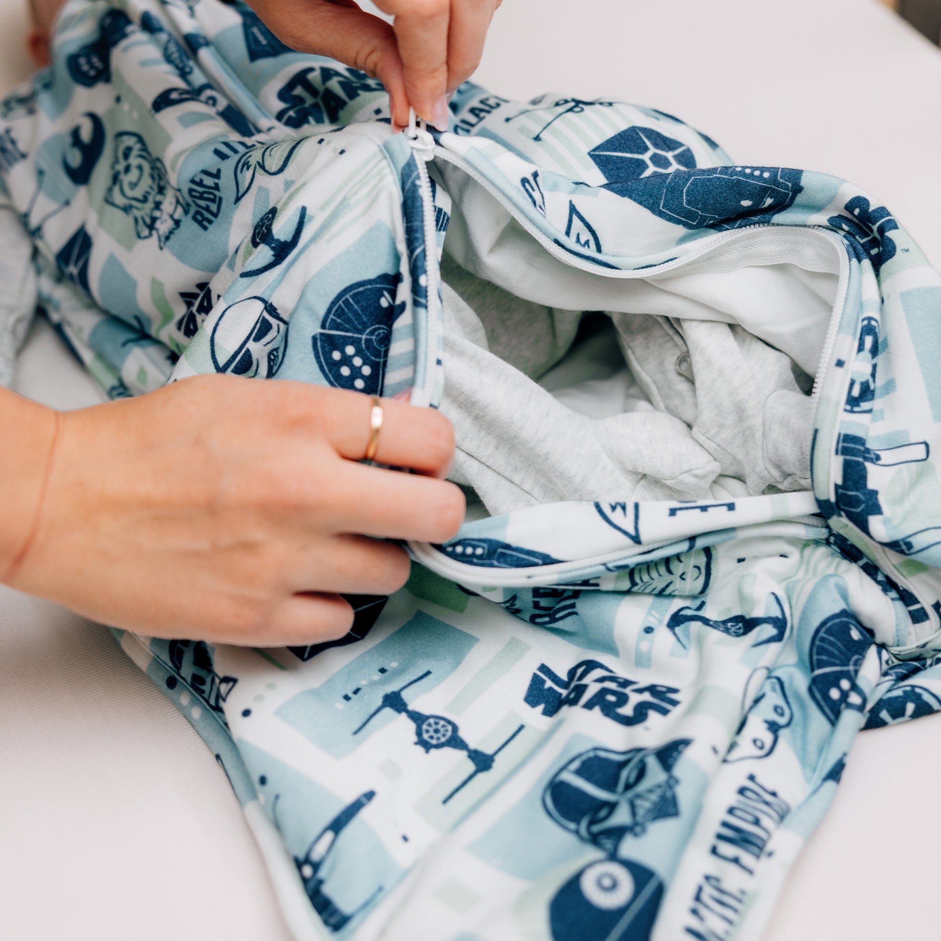 STAR WARS™ GALAXY BATTLE SLEEP BAG