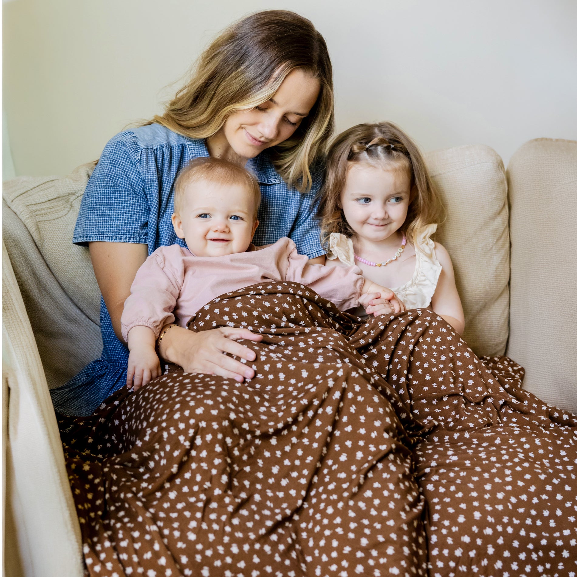 BROWN SUGAR BLOOM OVERSIZED BLANKET