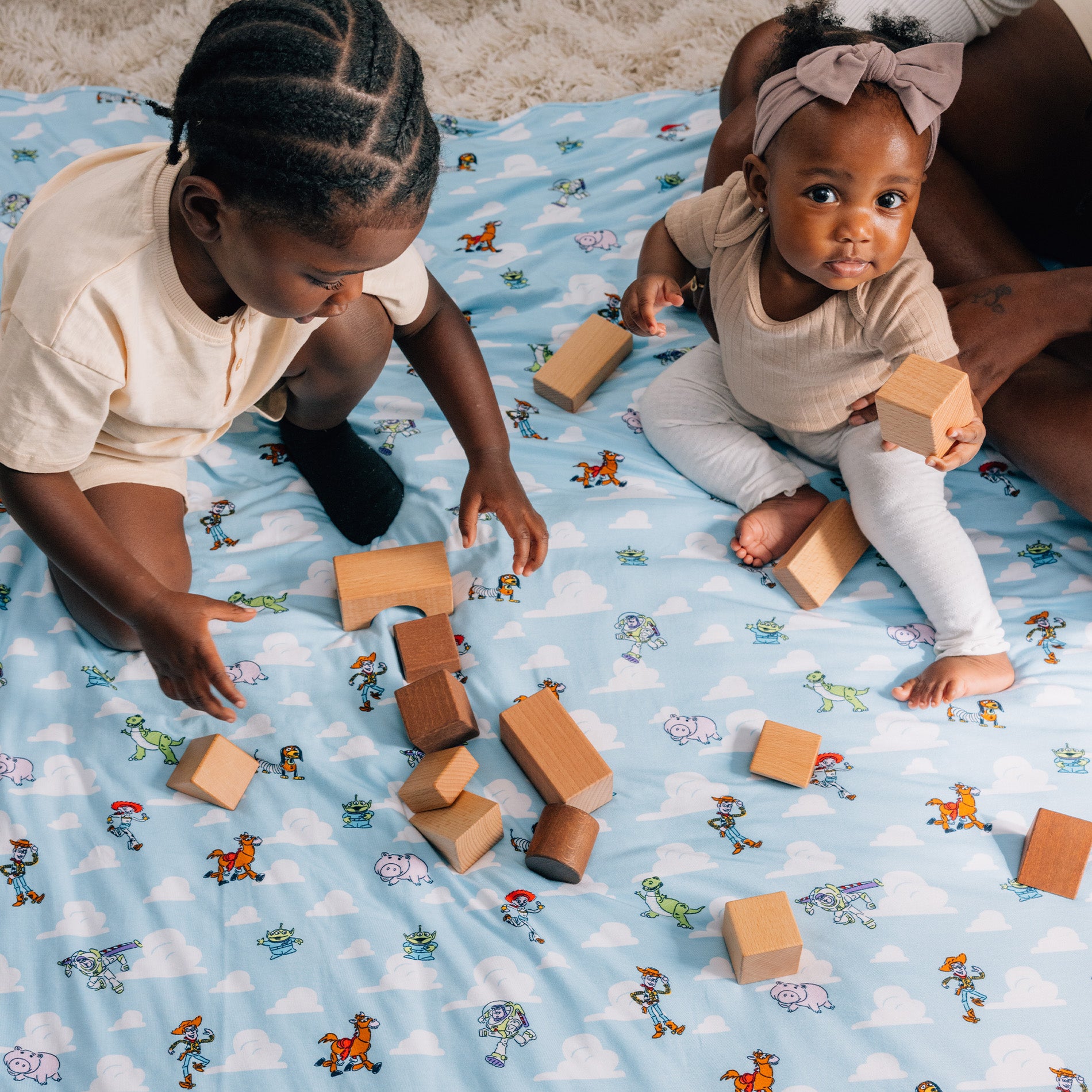 DISNEY AND PIXAR TOY STORY OVERSIZED BLANKET