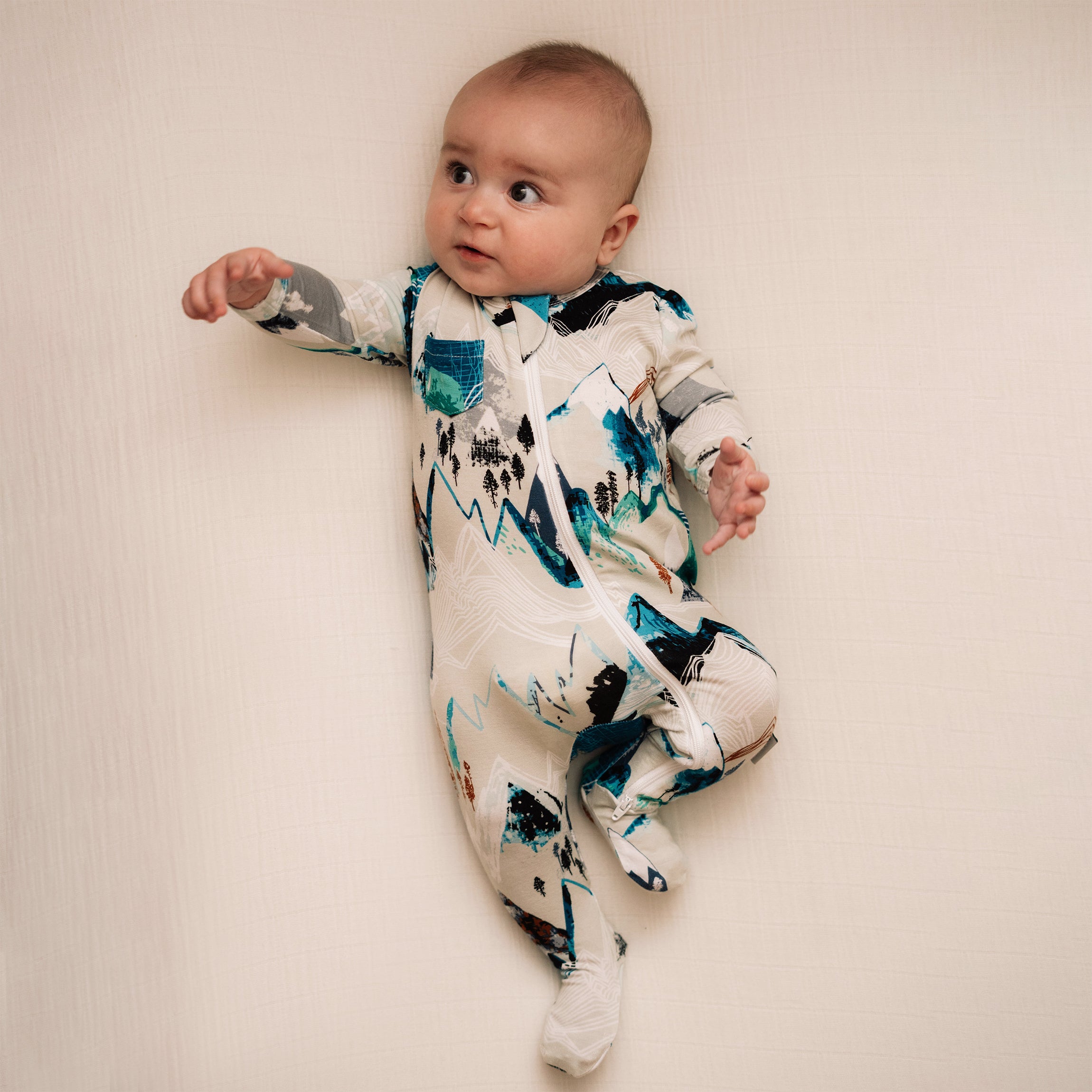 ROCKY MOUNTAINS FOOTED JAMMIES 0-3 Months